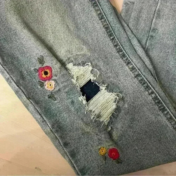 Cat & Jack Super Stretch Embroidered Distressed Girlfriend Jeans size 12 girls - Picture 2 of 11